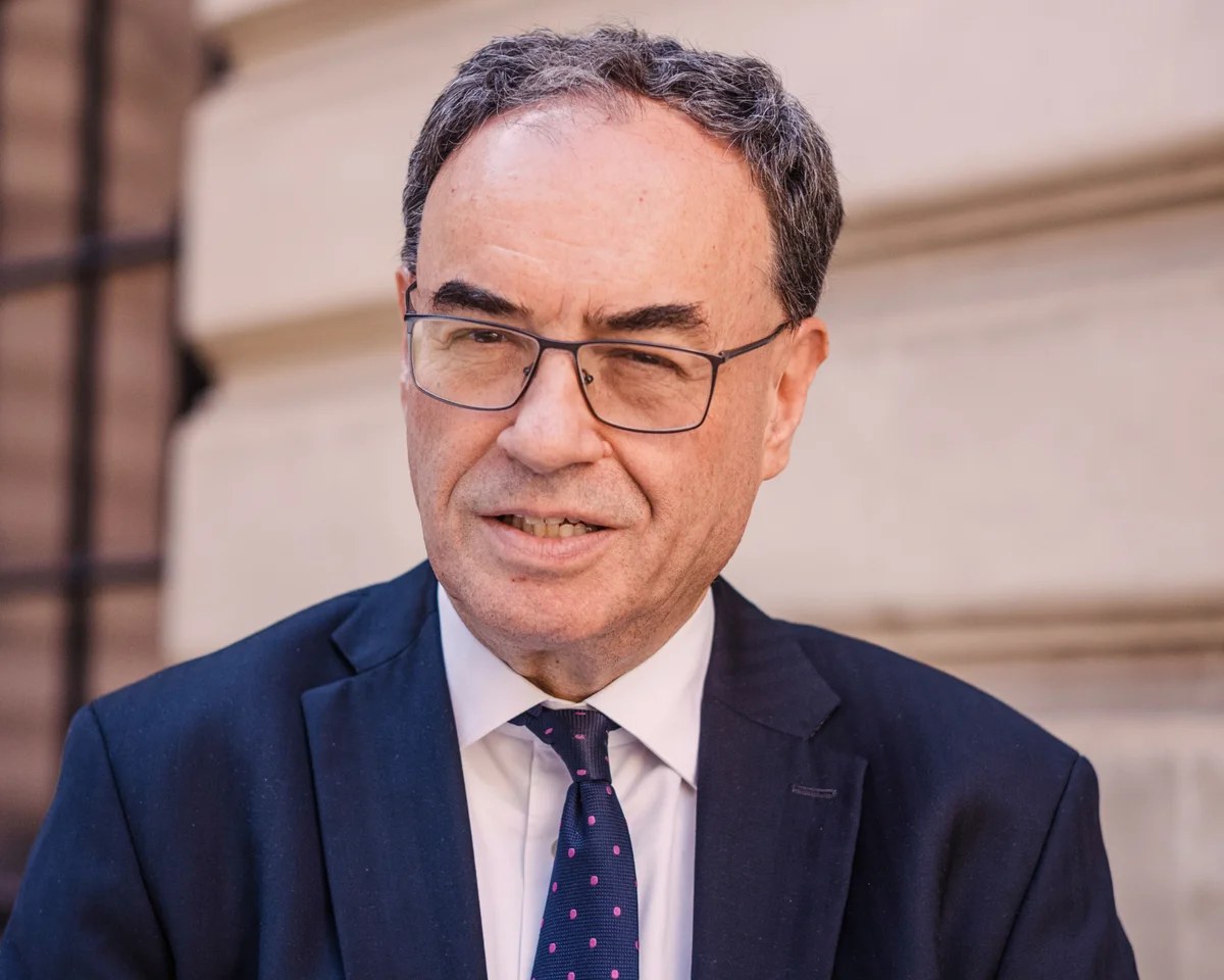 Bank of England governor would have put off Farage meeting had £5m gift been under investigation