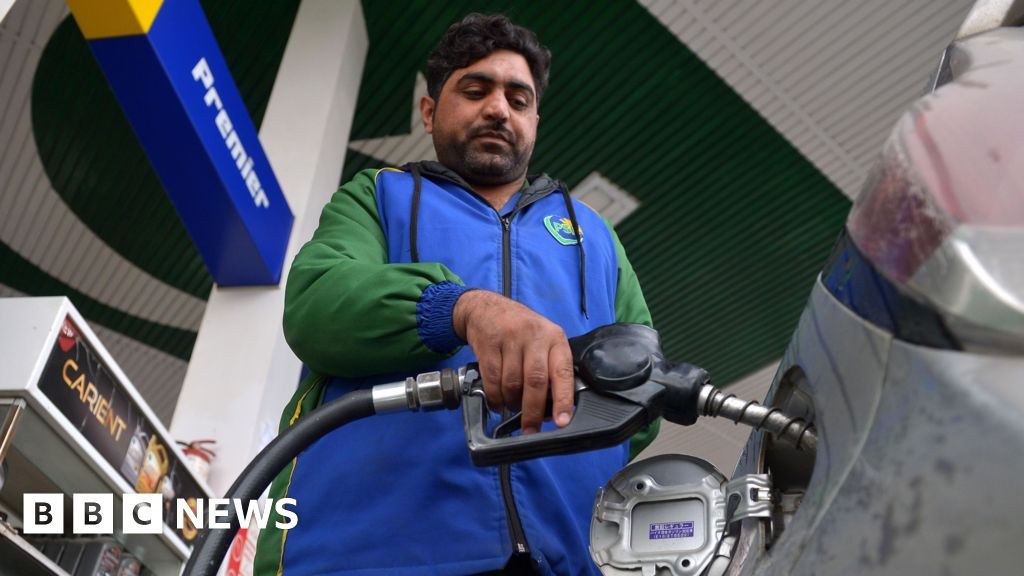 Oil prices slide after Pakistan announces deal between US and Iran