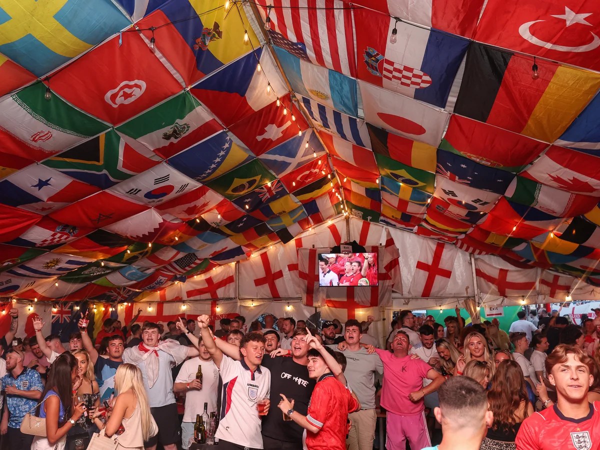 World Cup and sunshine prompt UK consumers to splash out on beer and online shopping