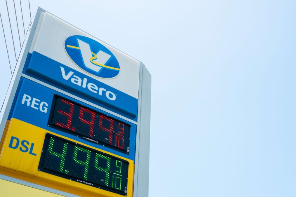 Goldman Sachs Warns Oil Could Hit $120 as Shipping Risks Rise