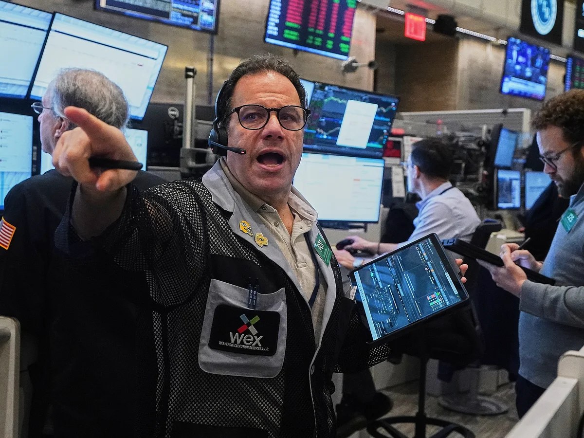Sharp drops for AI stocks overwhelm markets worldwide as oil prices jump