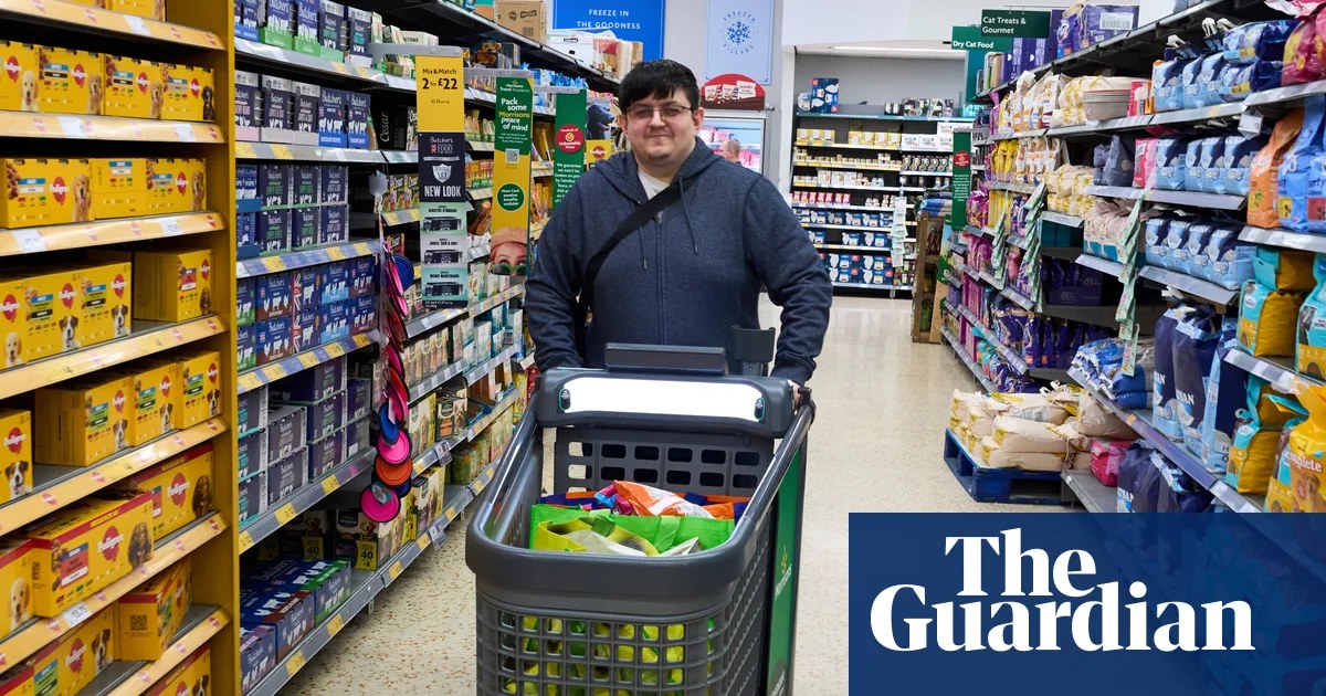 ‘They make life much easier’: AI-powered shopping trolleys go on trial in Lancashire