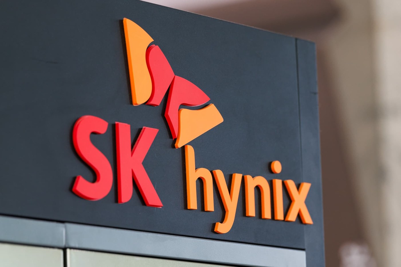SK Hynix shares plunge 9% as Asia sees tech rout, tracking U.S. chip losses