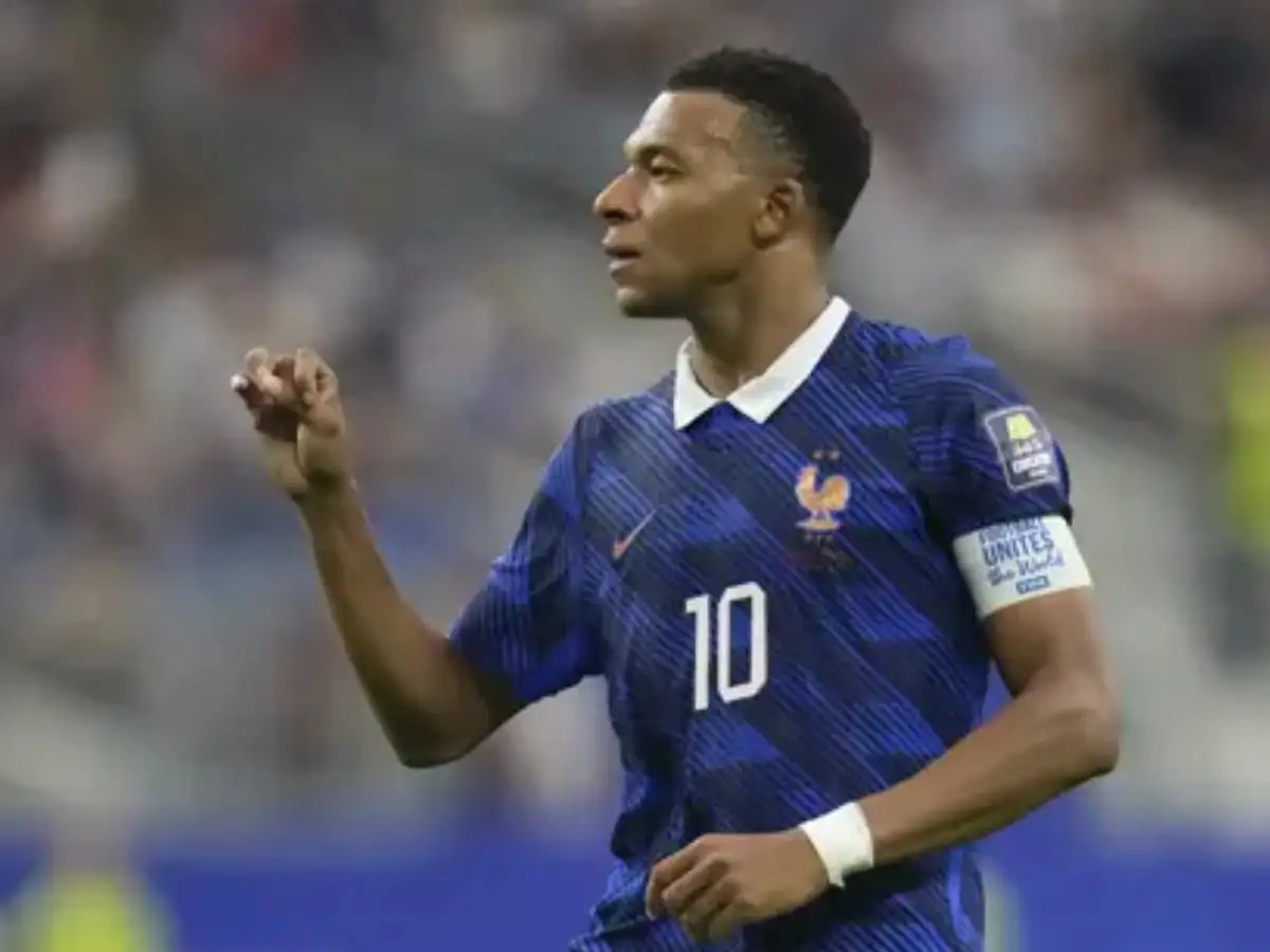 Soccer-The economic goal that never came: World Cup falls short of boosting Mexico
