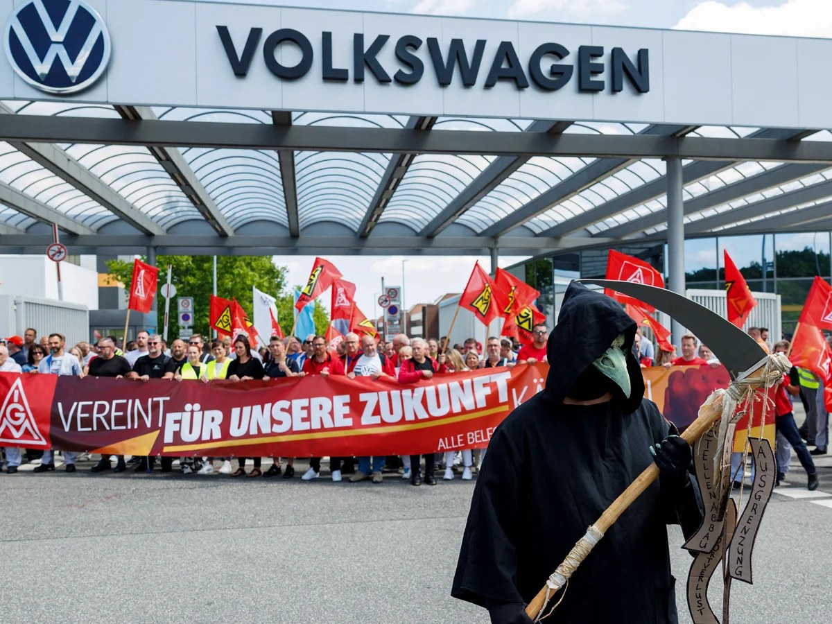 Volkswagen announces it will cut 100,000 jobs by 2030
