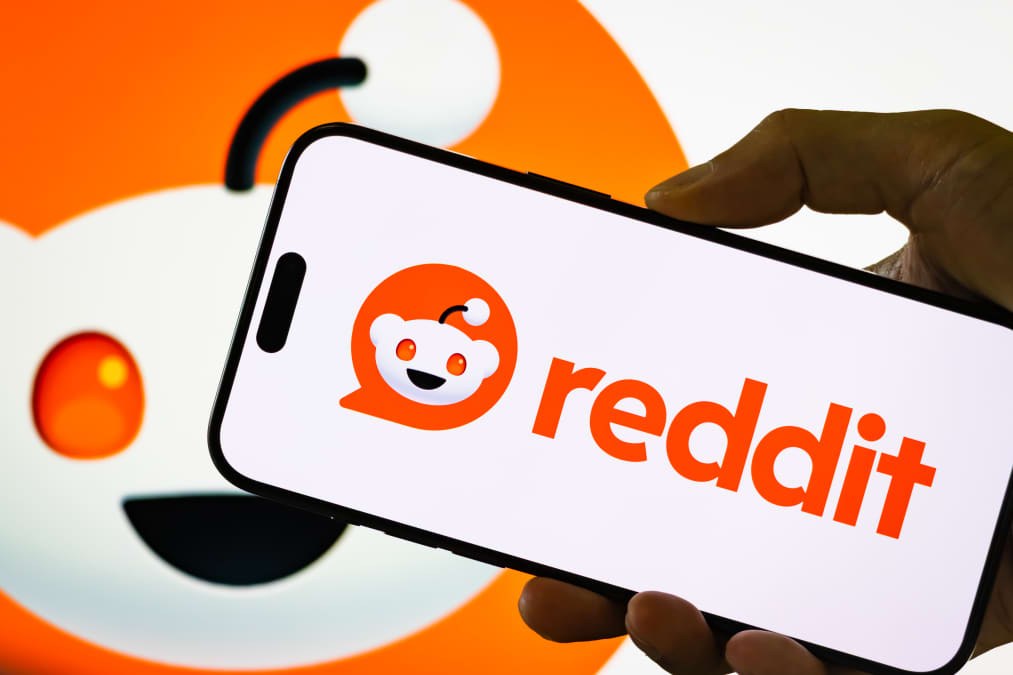 Reddit stock sinks on report it may not renew Google AI content deal